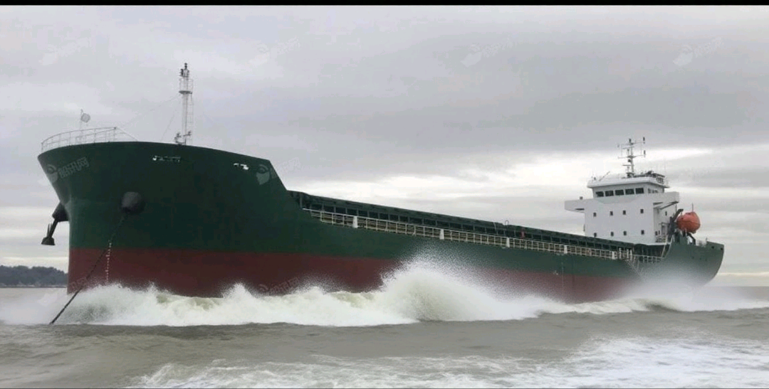 待售：7500吨散货船 For Sale: 7,500-ton Bulk Carrier