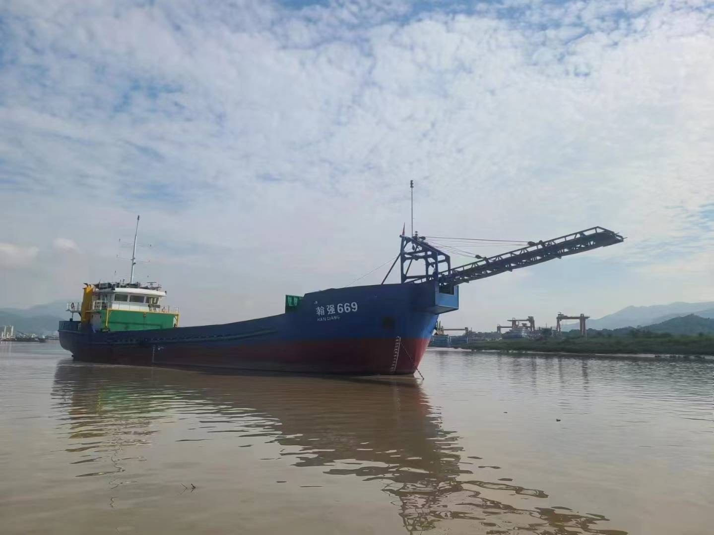 出售:2021年1000吨沿海自卸砂船
