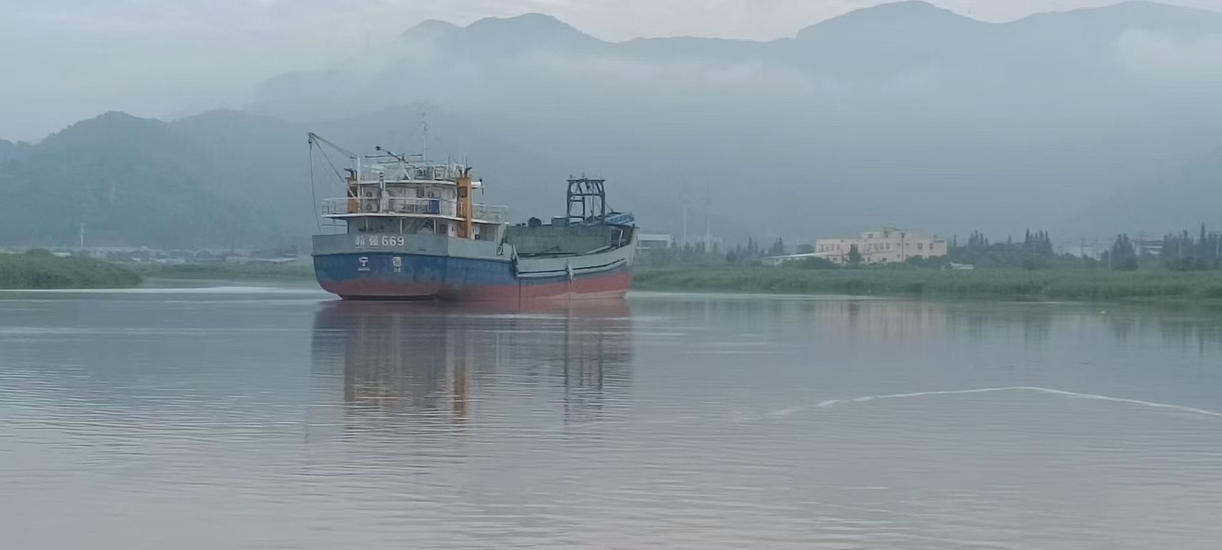 出售:2021年1000吨沿海自卸砂船