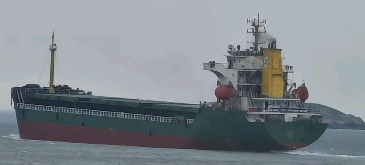 出售10200吨散货船Sell 10,200-tonbulk carrier bulk carrier