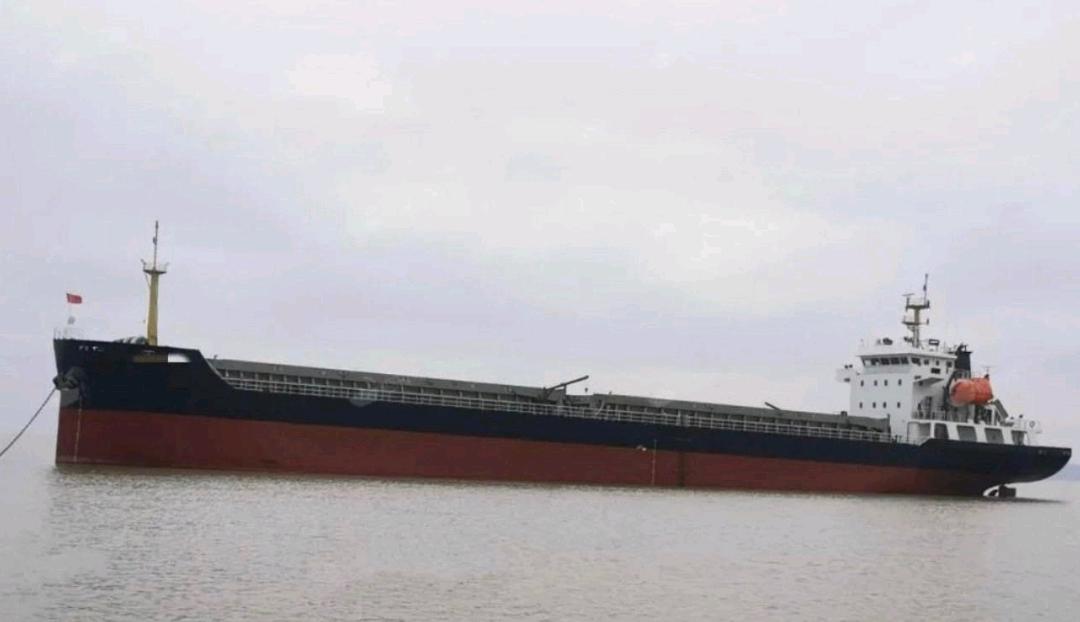 出售7500吨散货船Sell 7500-ton bulk carrier
