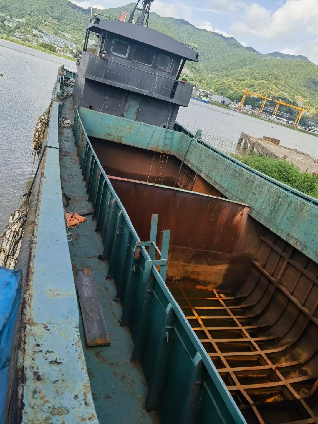 43米长7.2宽主机8170双增压1000马力货船出售