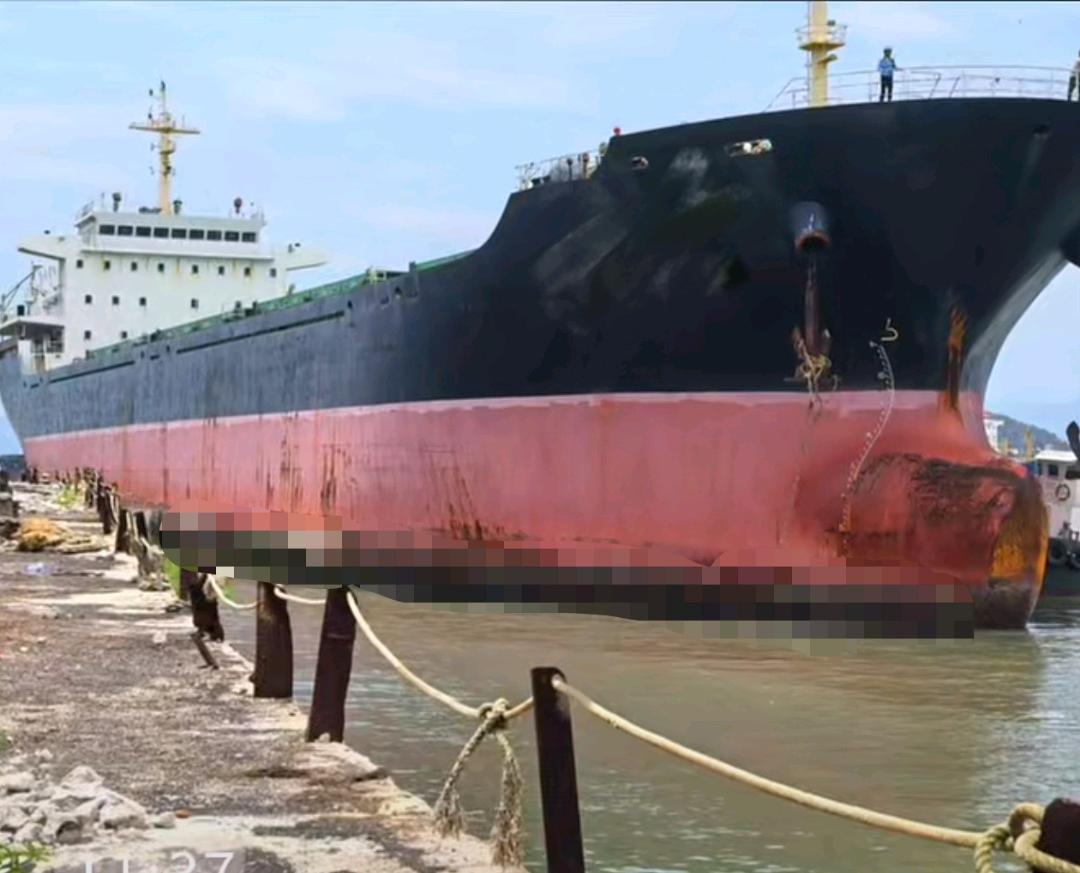 出售27000吨散货船Sell 27,000-ton bulk carriers