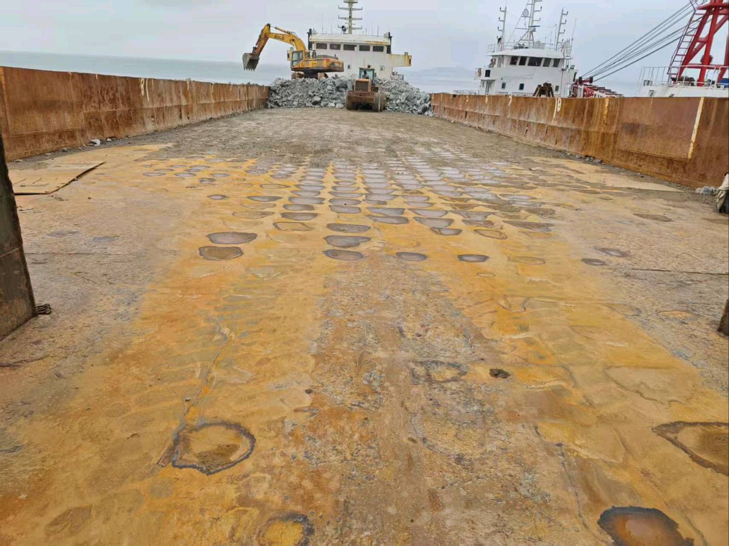 出售3500吨后驾驶甲板驳Sell 3500 tons of back-deck barge
