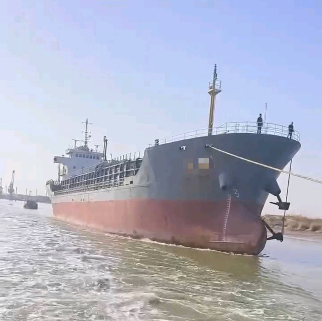 出售3700吨散装水泥船Sell 3,700 tons of bulk cement ships