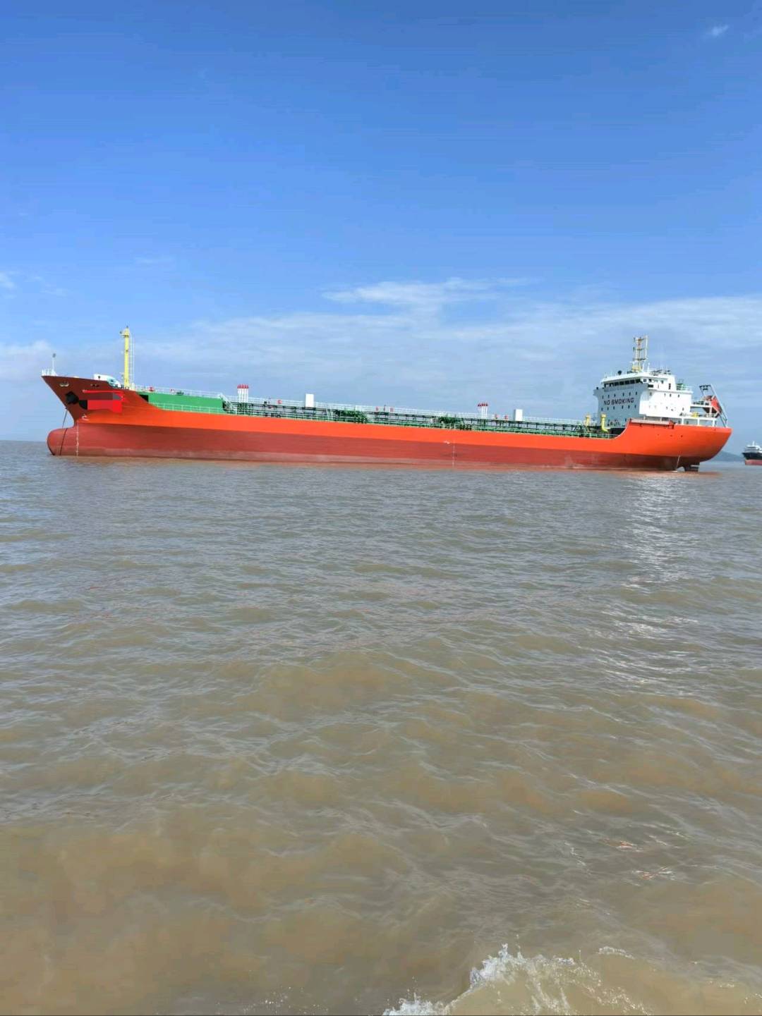 出售1700吨一级油船Sold 1700-ton first-class oil tanker