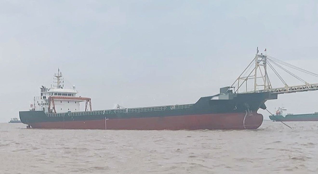 低价出售：4500吨沿海自卸砂船 建造年份：2020年10月 建造地址： 中国