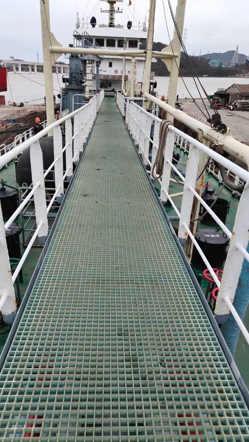 出售在航2006年2400吨双底双壳加油船