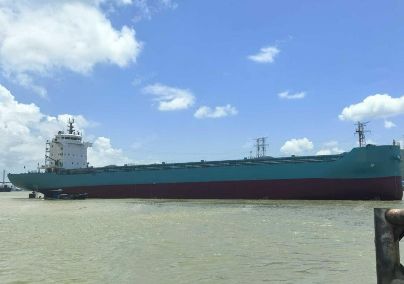 出售：11613吨双壳集装箱船 装载集装箱：700TEU 建造年份：2022年5月 建造地址：中国 江苏