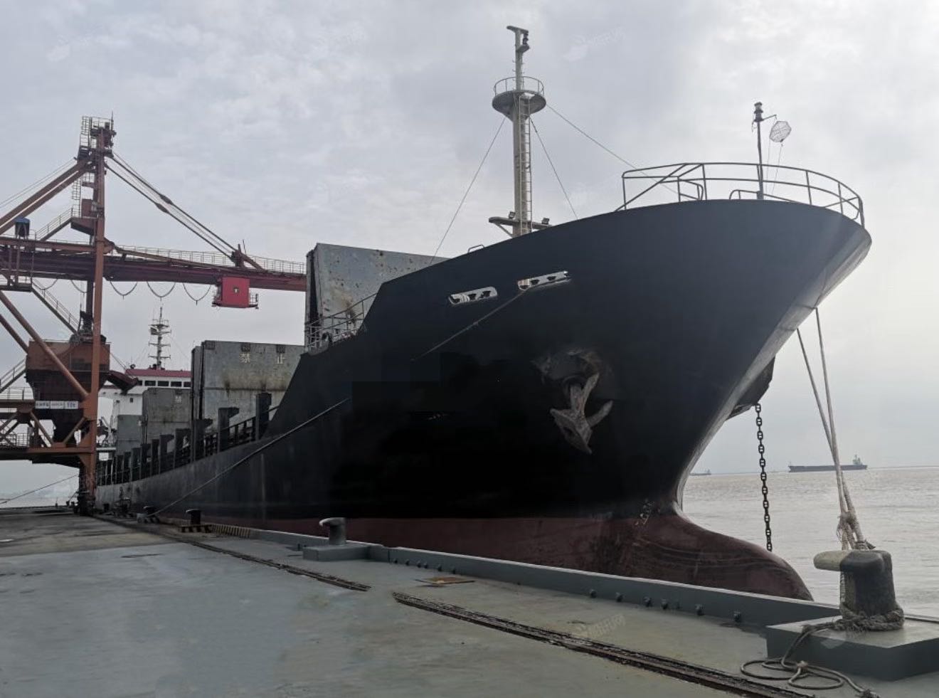 出售：10500吨集散两用船 装载集装箱：475TEU 建造年份：2005年 建造地址：中国 浙江
