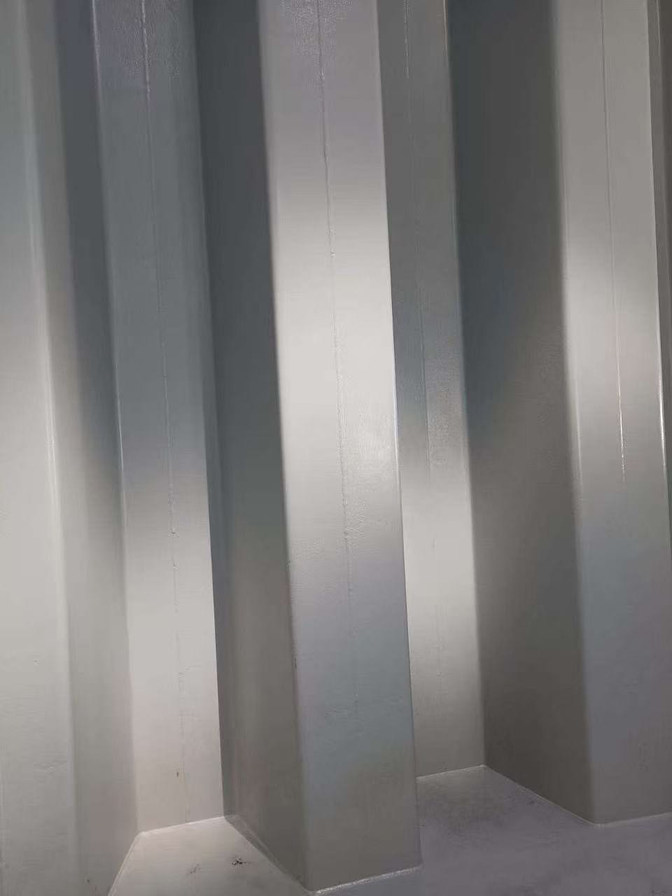 出售：5648 吨双壳成品油轮 2012年8月 建造地址：中国 航区：近海A1+A2 船级社：CCS 油舱结构：双层底/双层壳/ 货舱涂层：特涂 主机型号：广柴8320ZCD-4 主机功率：1765K