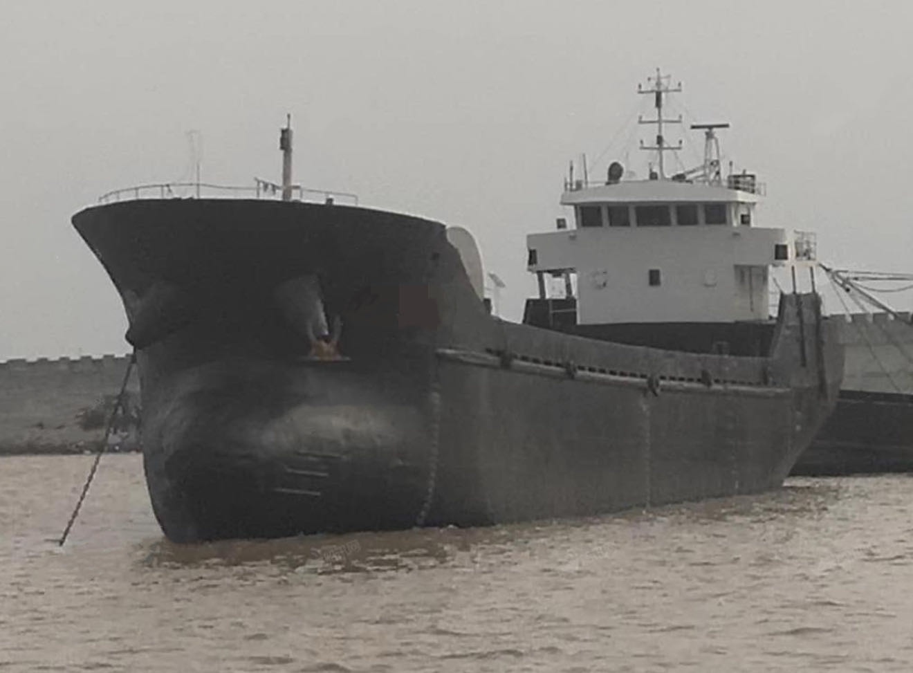 出售：1100吨在航干货船 建造年份：2010年11月 建造地址：中国 江苏