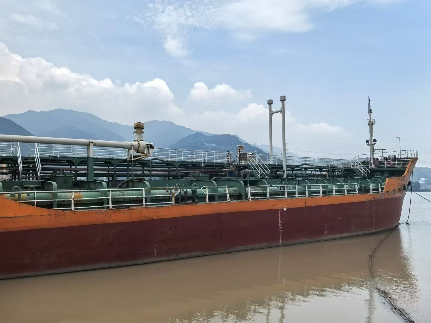 低价出售2009年造 1700吨化学品油船 建造地：中国