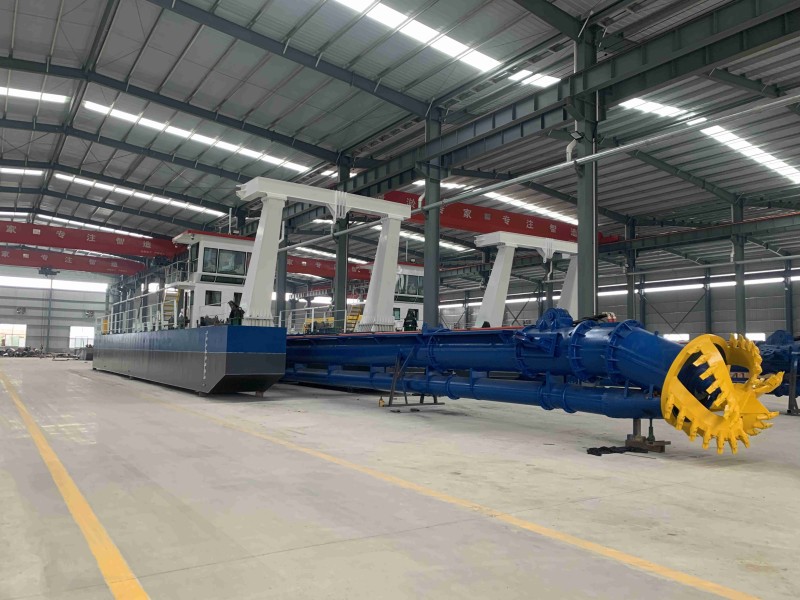 绞吸式挖泥船本质上是一种静态作业的挖泥设备