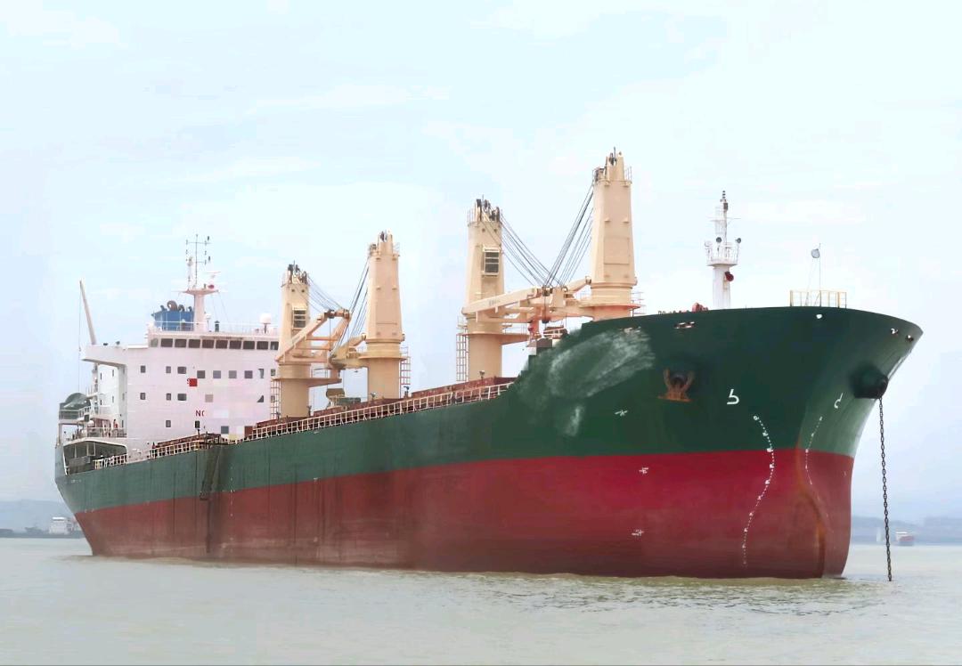 出售58000吨散货船Sell 58,000-ton bulk carriers