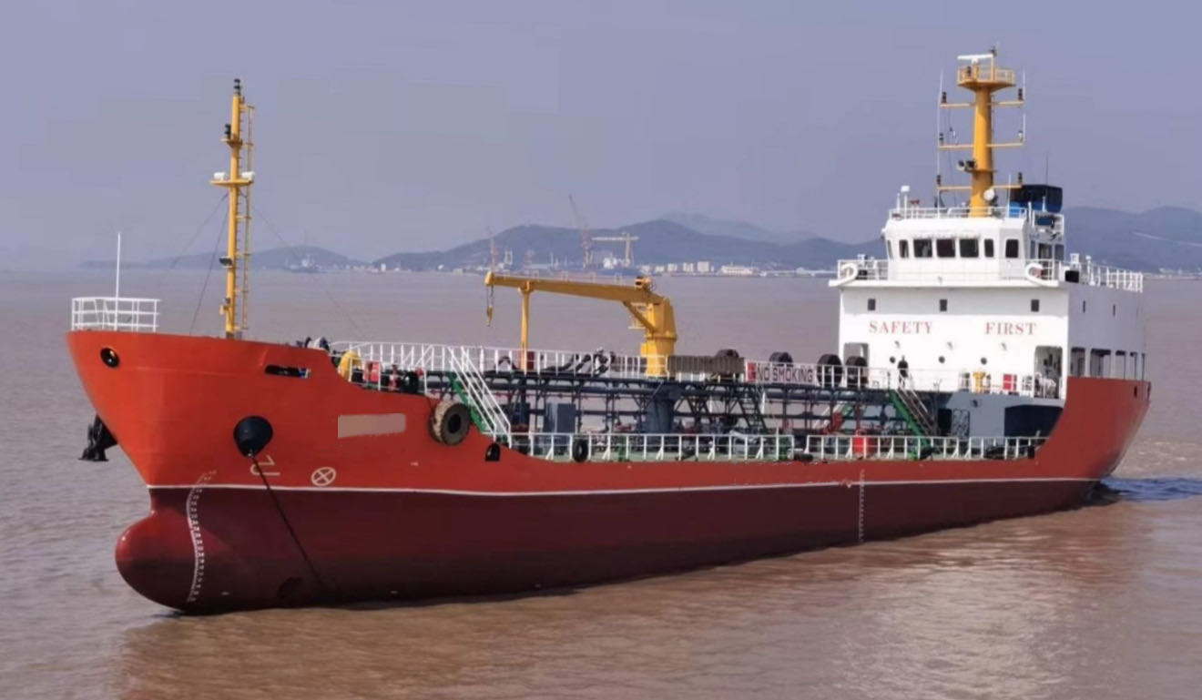 出售：1700吨双壳油船 （闪点&gt;60℃) 建造年份：2011年04月 建造地址：中国 浙江