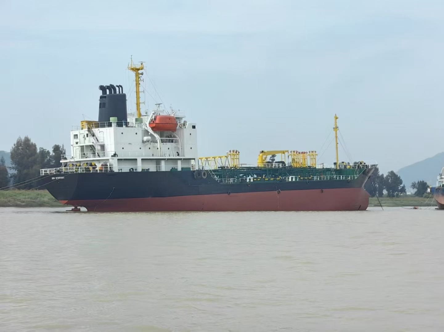 出售：5000吨外籍双壳油轮 船舶类型：国际油船  建造年份：1987年 建造地址：日本