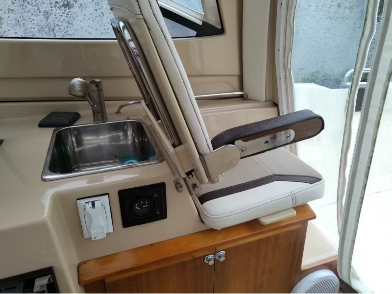 24尺钓鱼艇 内置沃尔沃发动机