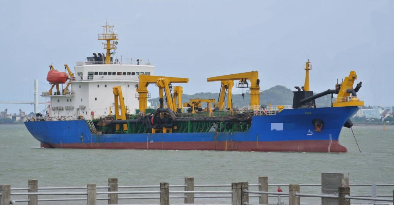 出售：5500吨/耙吸式挖泥船 船舶类型：挖泥船 建造年份：2009年 建造地址：中国 浙江