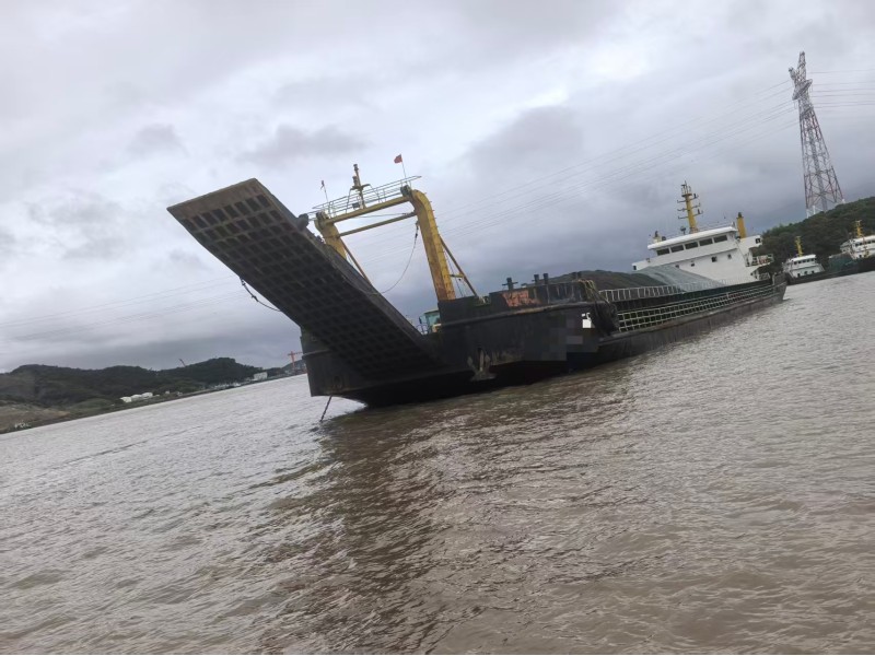 出售2015年造2450吨沿海后驾驶甲板货船