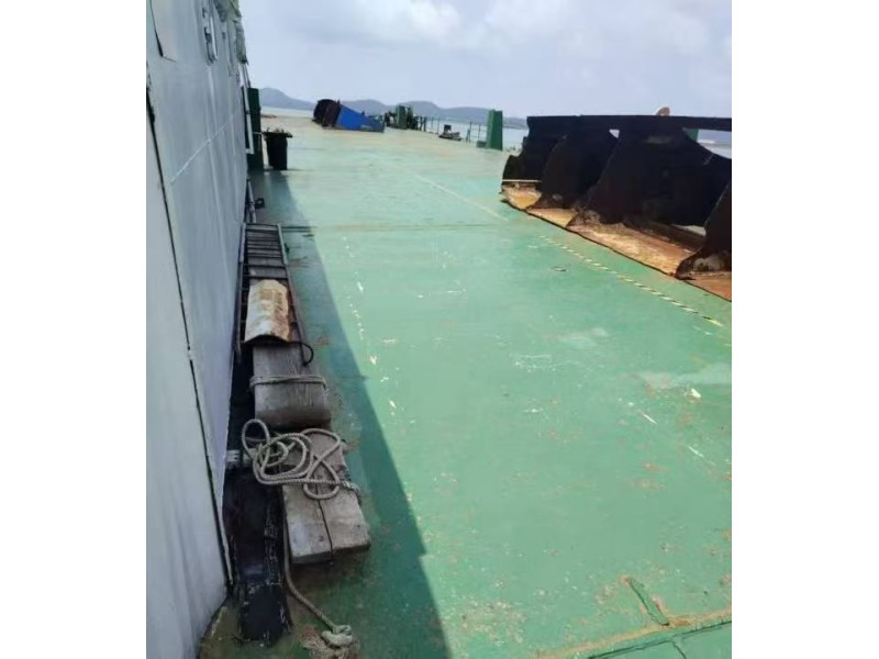出售2002年造68.5米2000吨沿海无动力甲板货驳