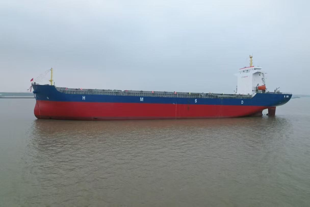 出售：23500吨多用途船 装载标箱：1246TEU 建造年份：2023年12月 建造地址：中国