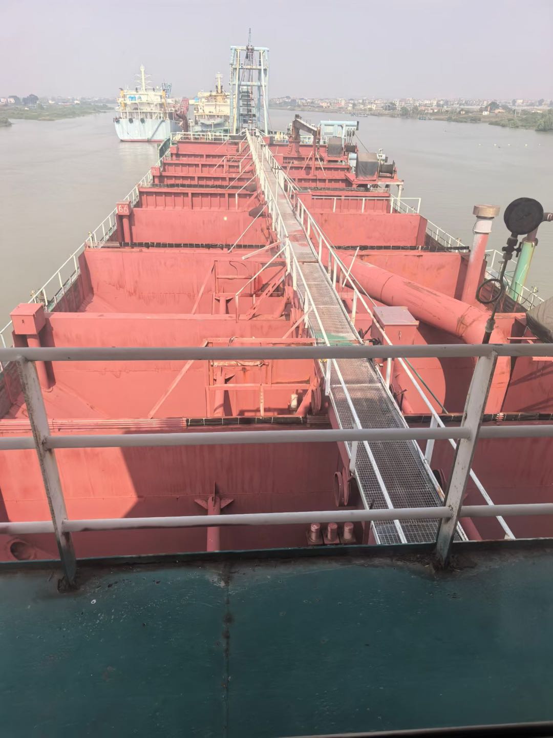 出售｜沿海自吸自卸砂船  船舶类型：沿海自吸自卸砂船 建造信息：2020闽造 原厂全新 零使用记录 证书吨位：5200吨（载重） 实际载重：7000吨