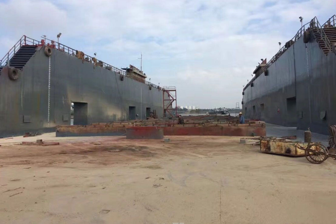 出售：5500吨举力浮船坞 建造年份：2010年/2016年改建坞底加长/ 建造地址：中国 广东