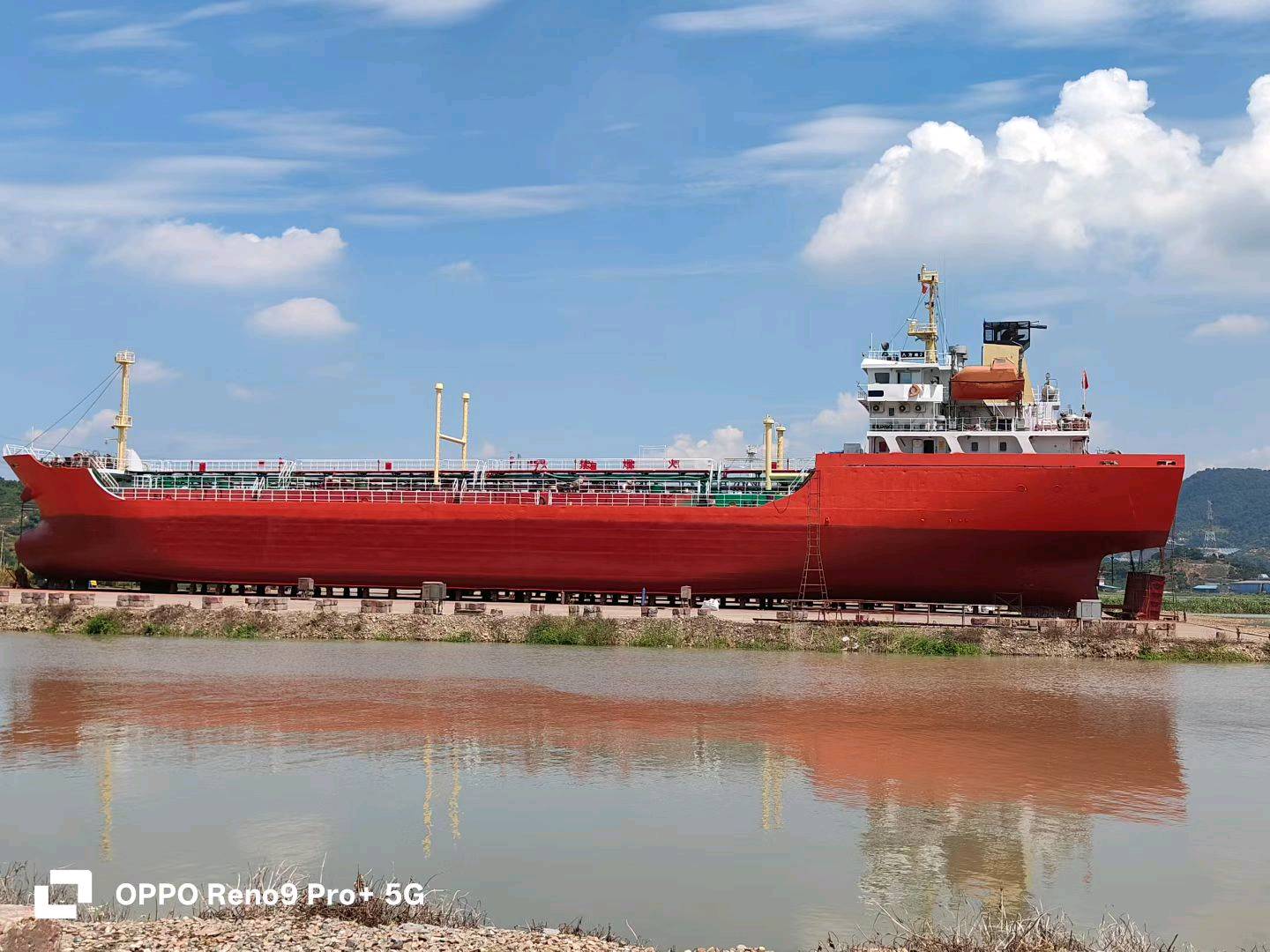 出售2011年4200吨油船