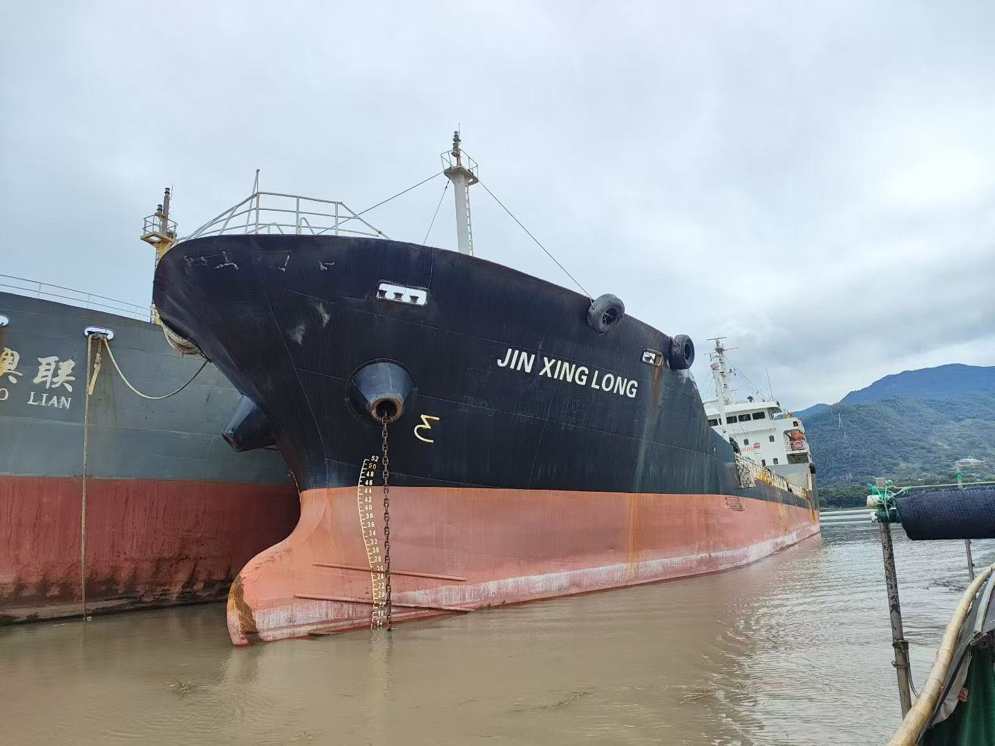 出售：3000吨外贸双壳油船  建造年份：2006年12月 建造地址：中国 浙江