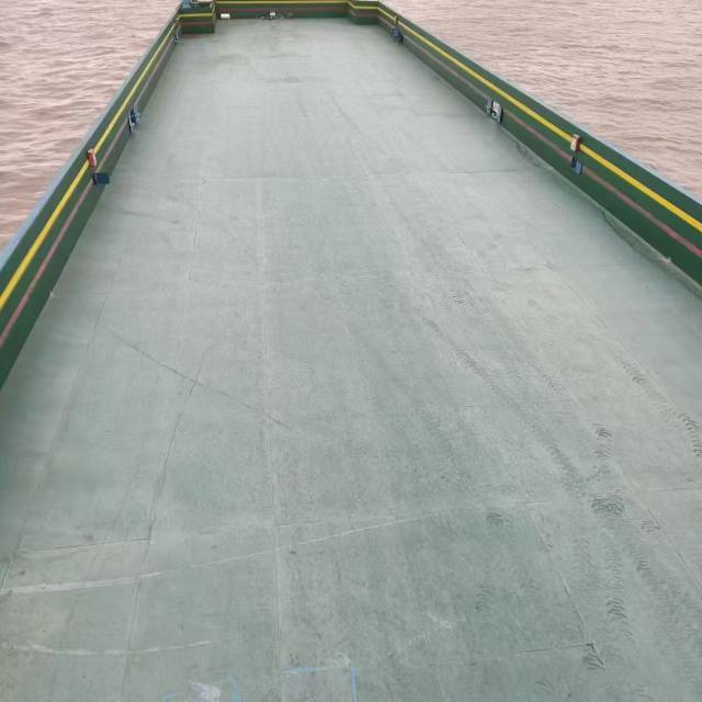 甲板船:前架:前跳板:有围板