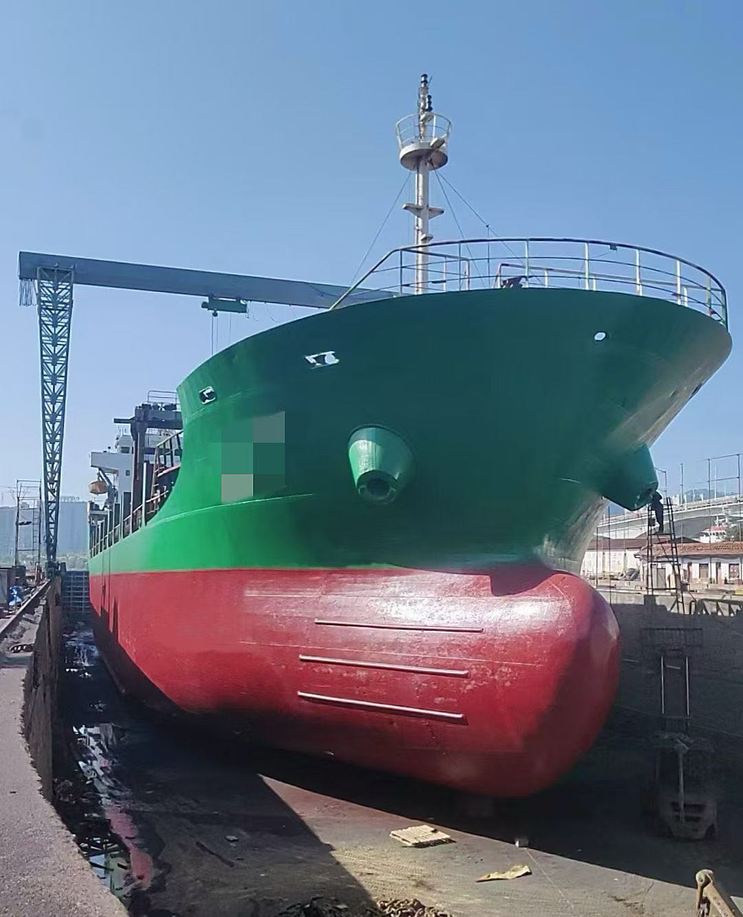 出售：5600吨多用途集装箱船 建造年份：2010年 建造地址：中国