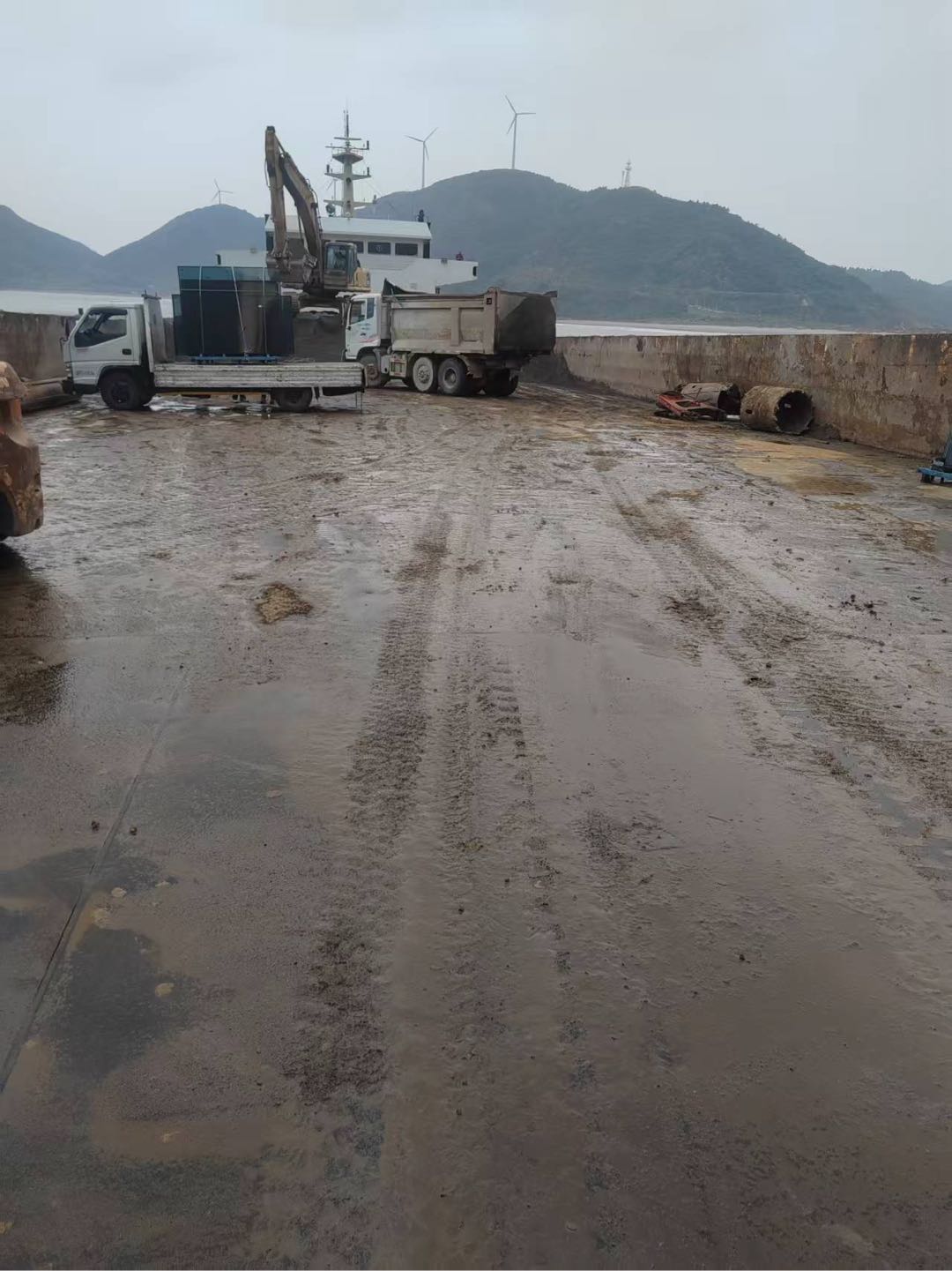 出售3600吨后驾驶驳船