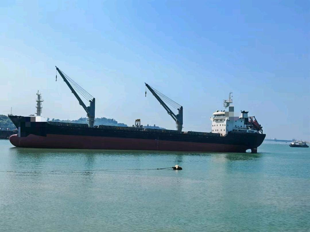 出售8000吨散货船无限航区Sell 8,000-ton bulk carrier unlimited navigation area