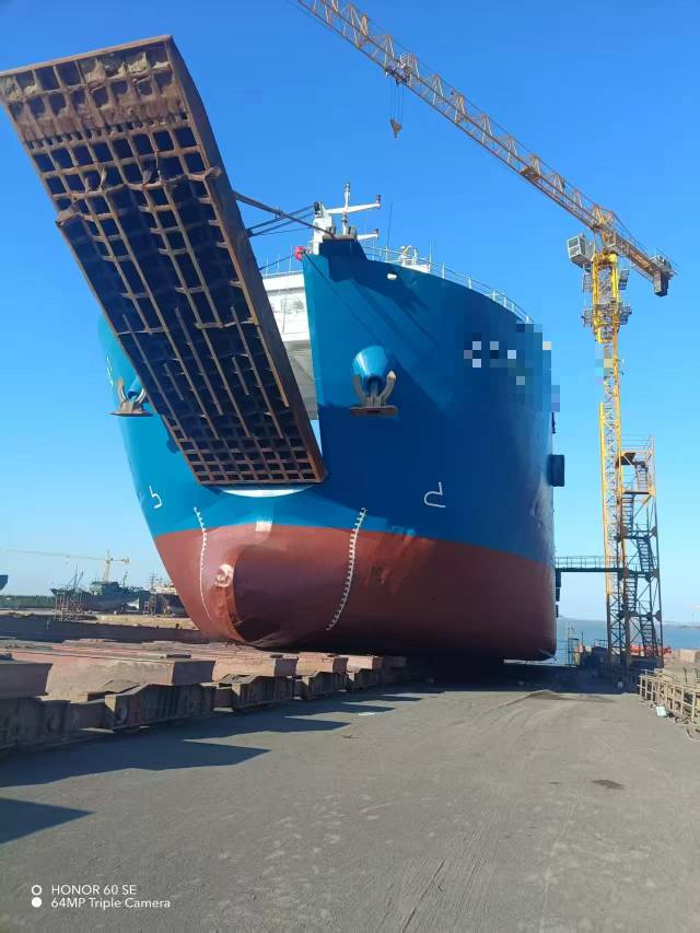 5000吨前驾甲板驳