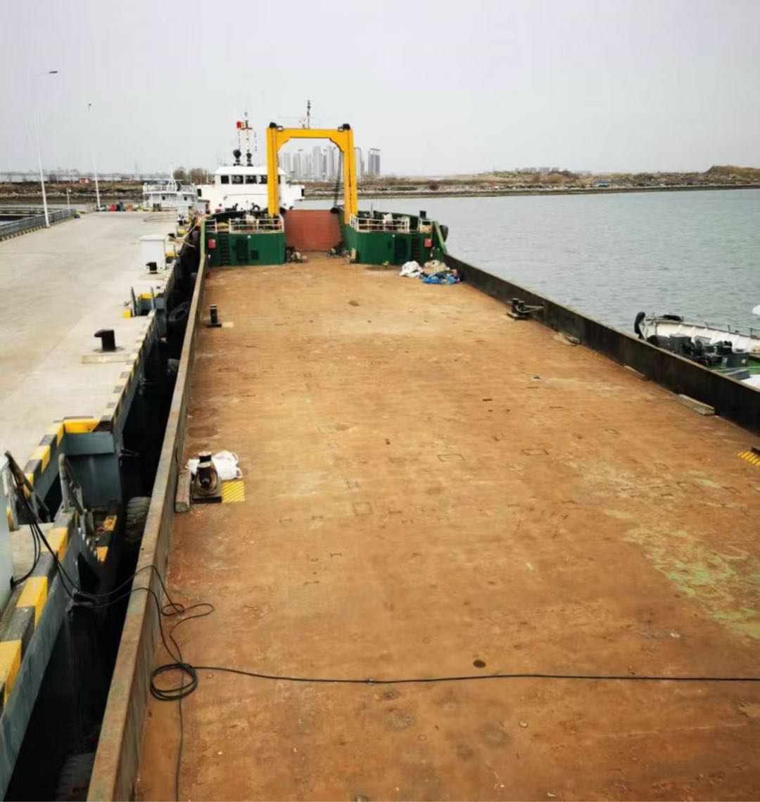 出售：实载2000吨甲板货船 （前跳板后驾驶） 建造年份：2013年 建造地址：中国 浙江