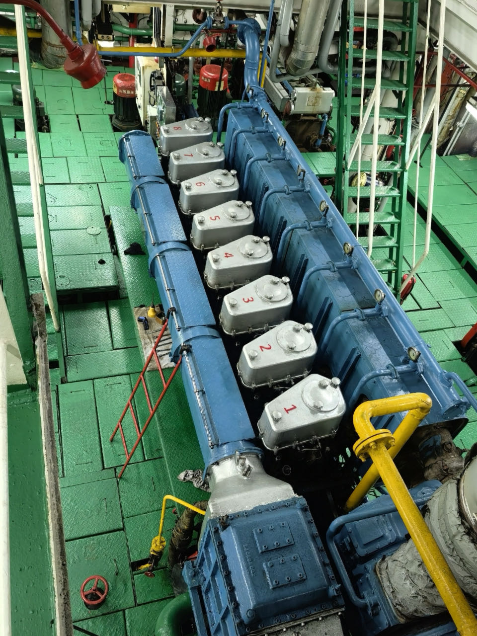 出售：6100吨油船（闪点< 60‘C) 建造年份：2012年建造地址：中国