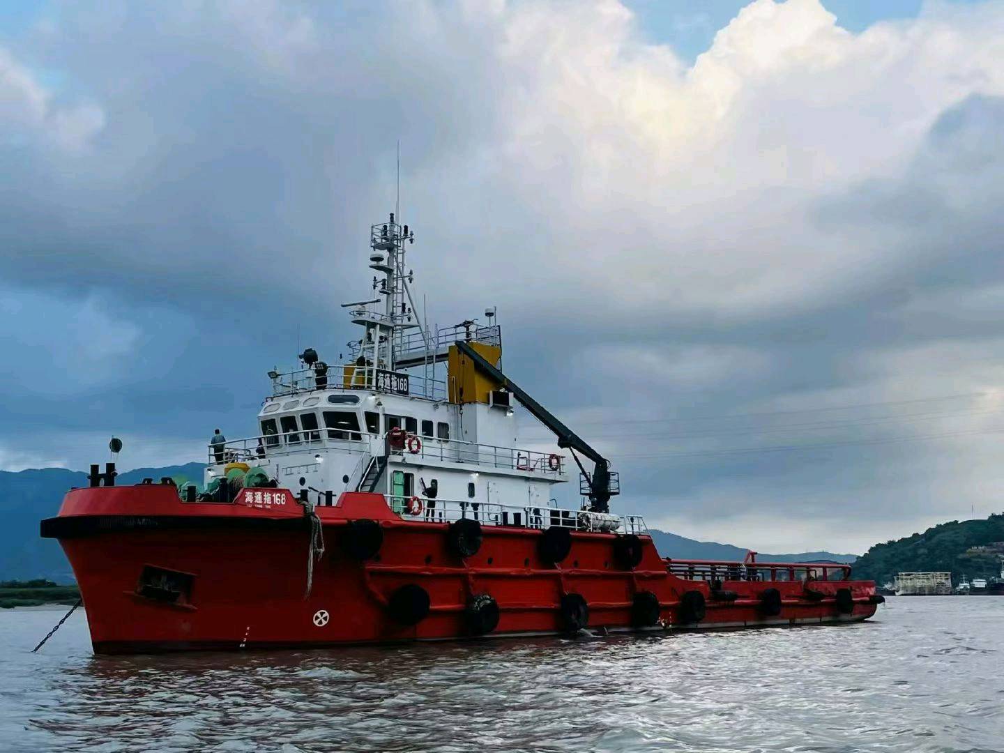 出售4000马力三用拖轮For sale 4000 HP Tugboat