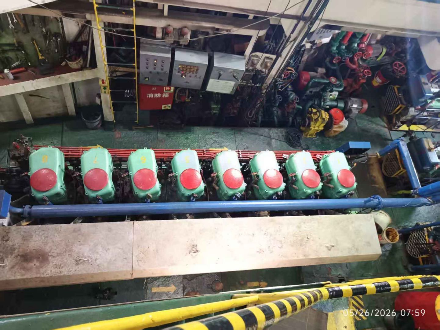 出售：5500吨外籍油轮 • 船舶类型：双壳油船（Double Hull  Oil Tanker） 建造年份：2004年 建造地址：中国