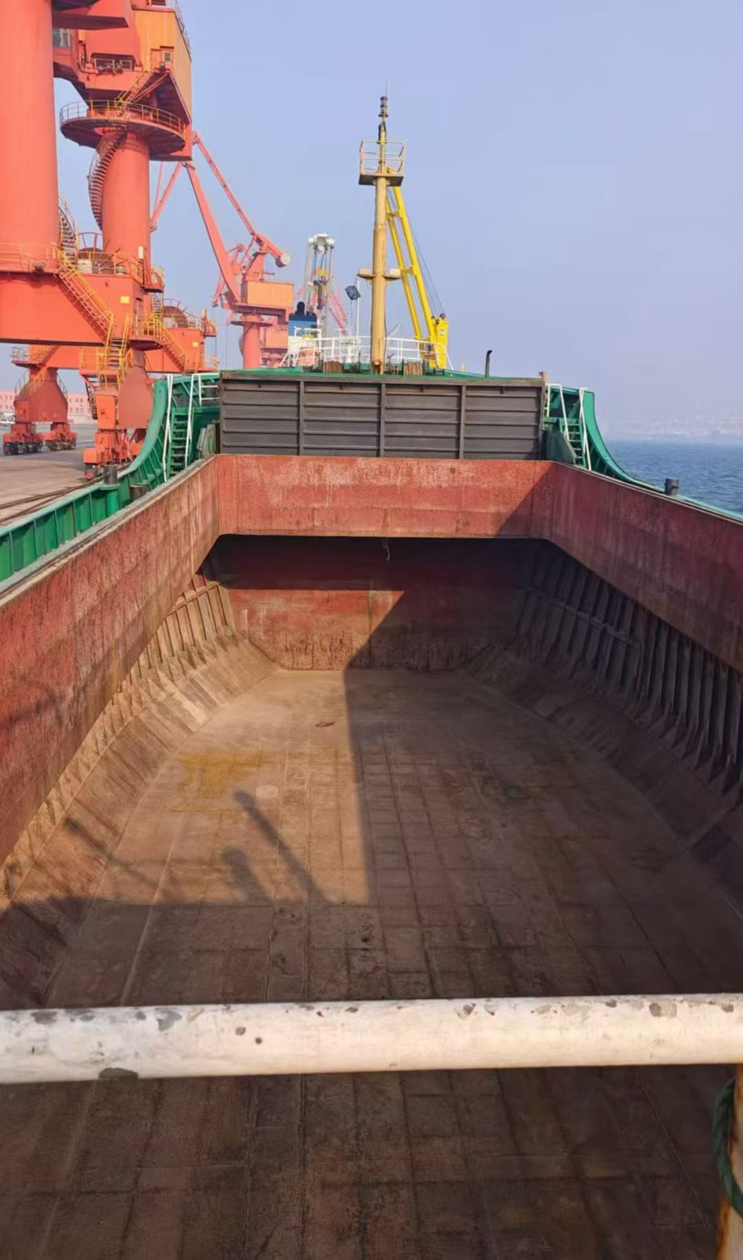 出售：3400吨在航散货船 建造年份：2006年 建造地址：China 中国