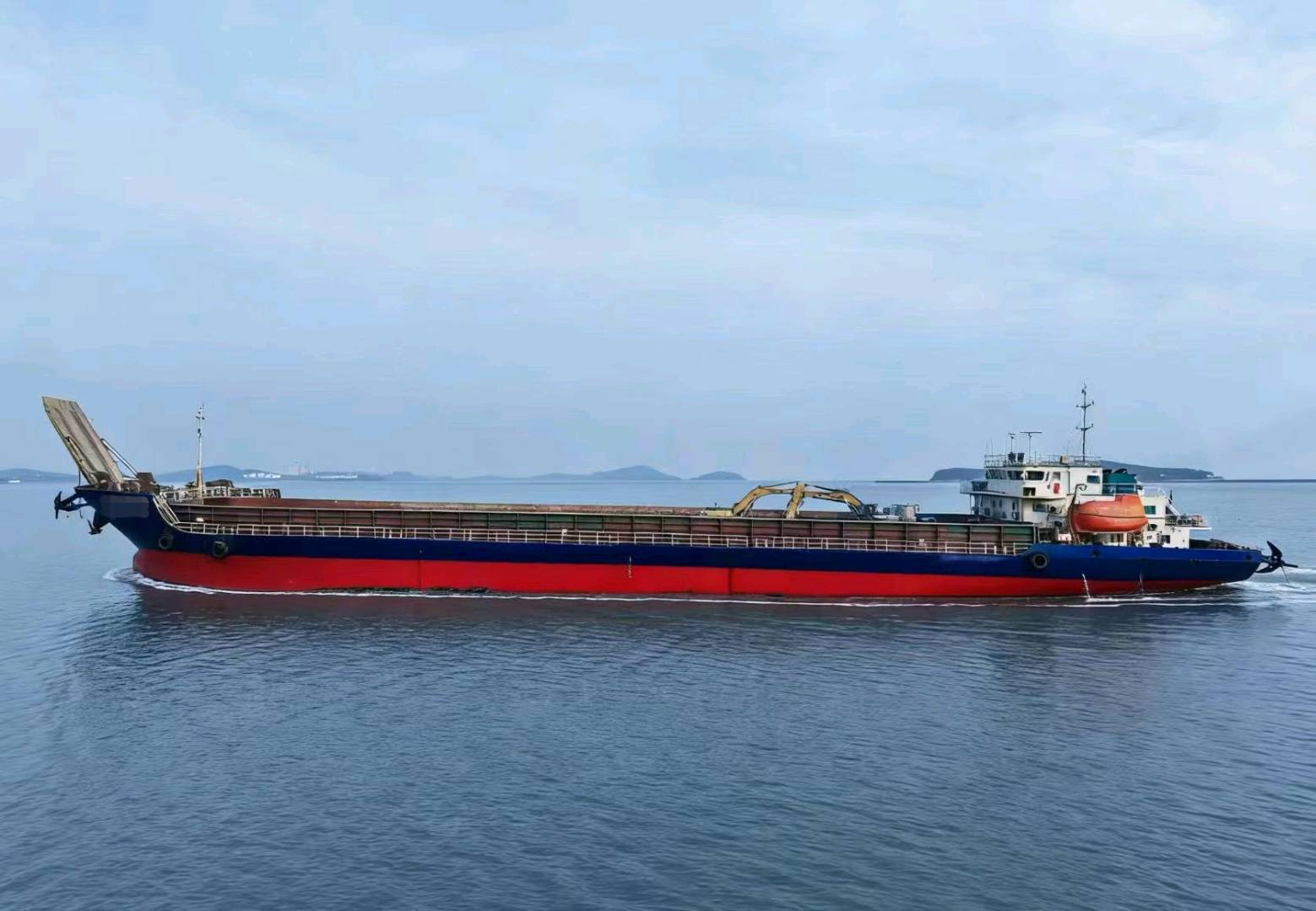 出售：2022年6100吨后驾甲板驳