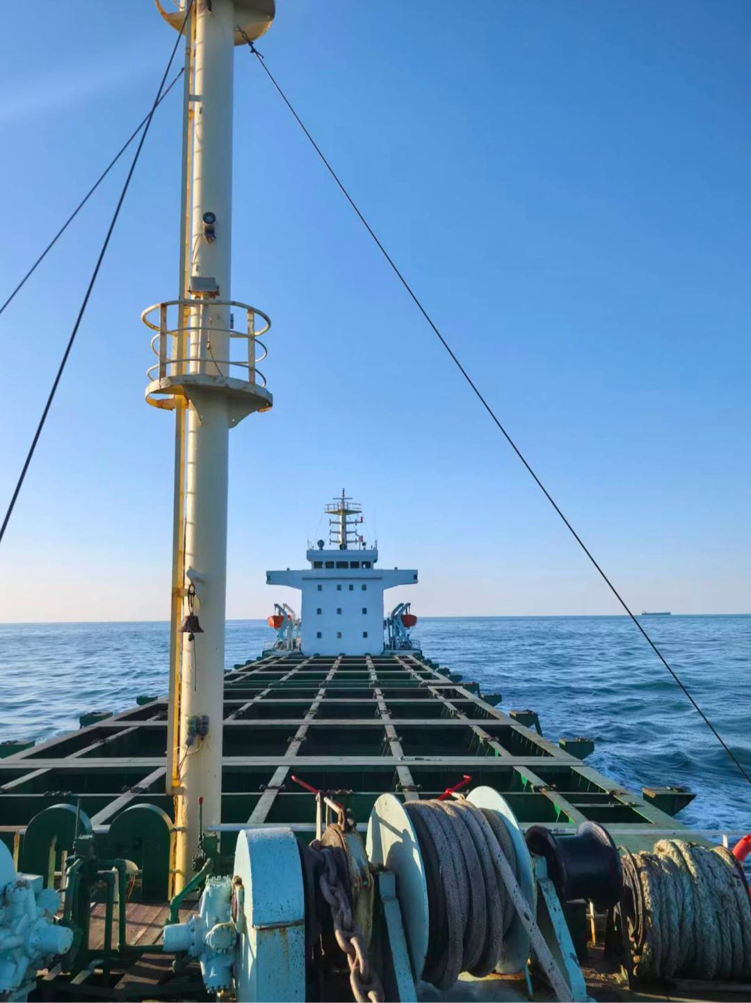出售｜5000DWT 多用途两用船（散货/集装箱通用） 船舶类型：多用途干货船，散货、集装箱两用 建造年份：2010