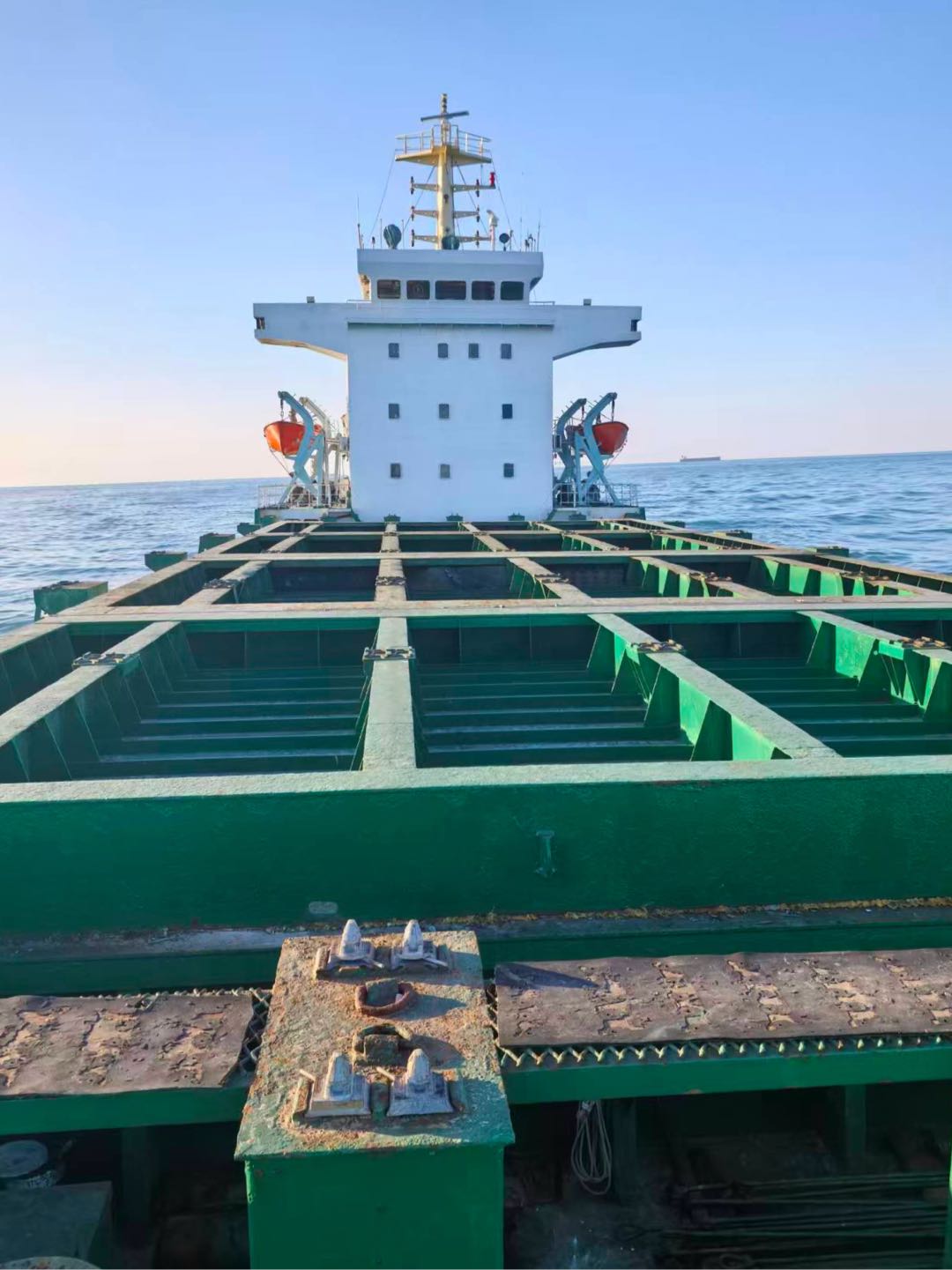 出售｜5000DWT 多用途两用船（散货/集装箱通用） 船舶类型：多用途干货船，散货、集装箱两用 建造年份：2010