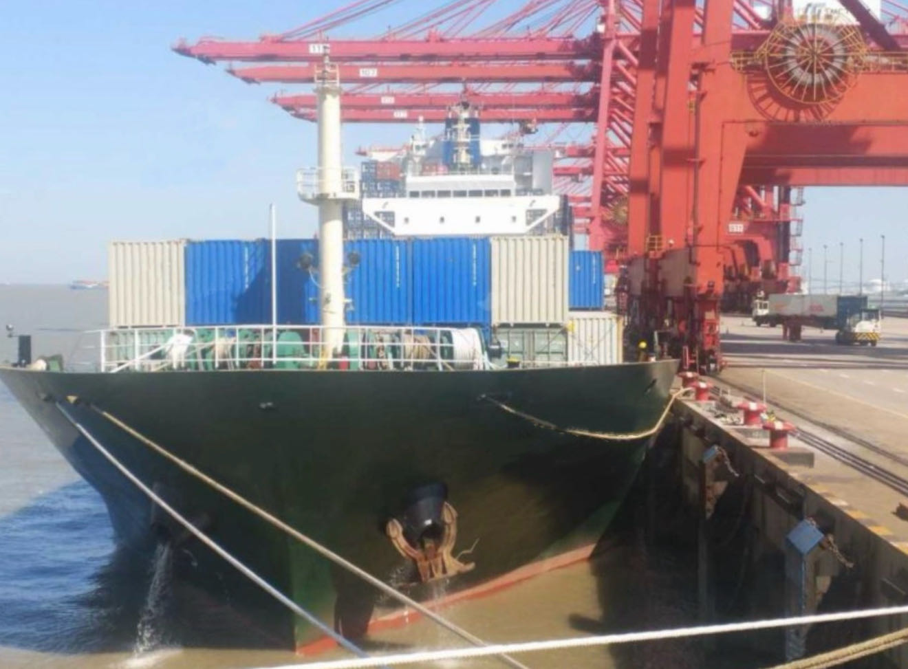 出售：15800DWT 集装箱船  基础信息 船舶类型：集装箱 建造完工：2013年，中国建造 船级社：CCS 中国船级社 航区：近海A1+A2 总箱位：893TEU