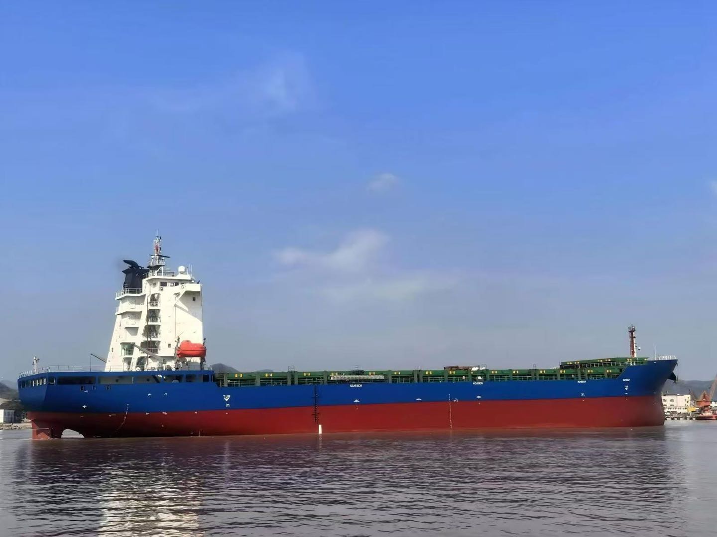 出售：23850DWT集装箱船  基础信息 • 装箱容量：1354TEU • 建造年份：2022年12月 • 建造地点：中国