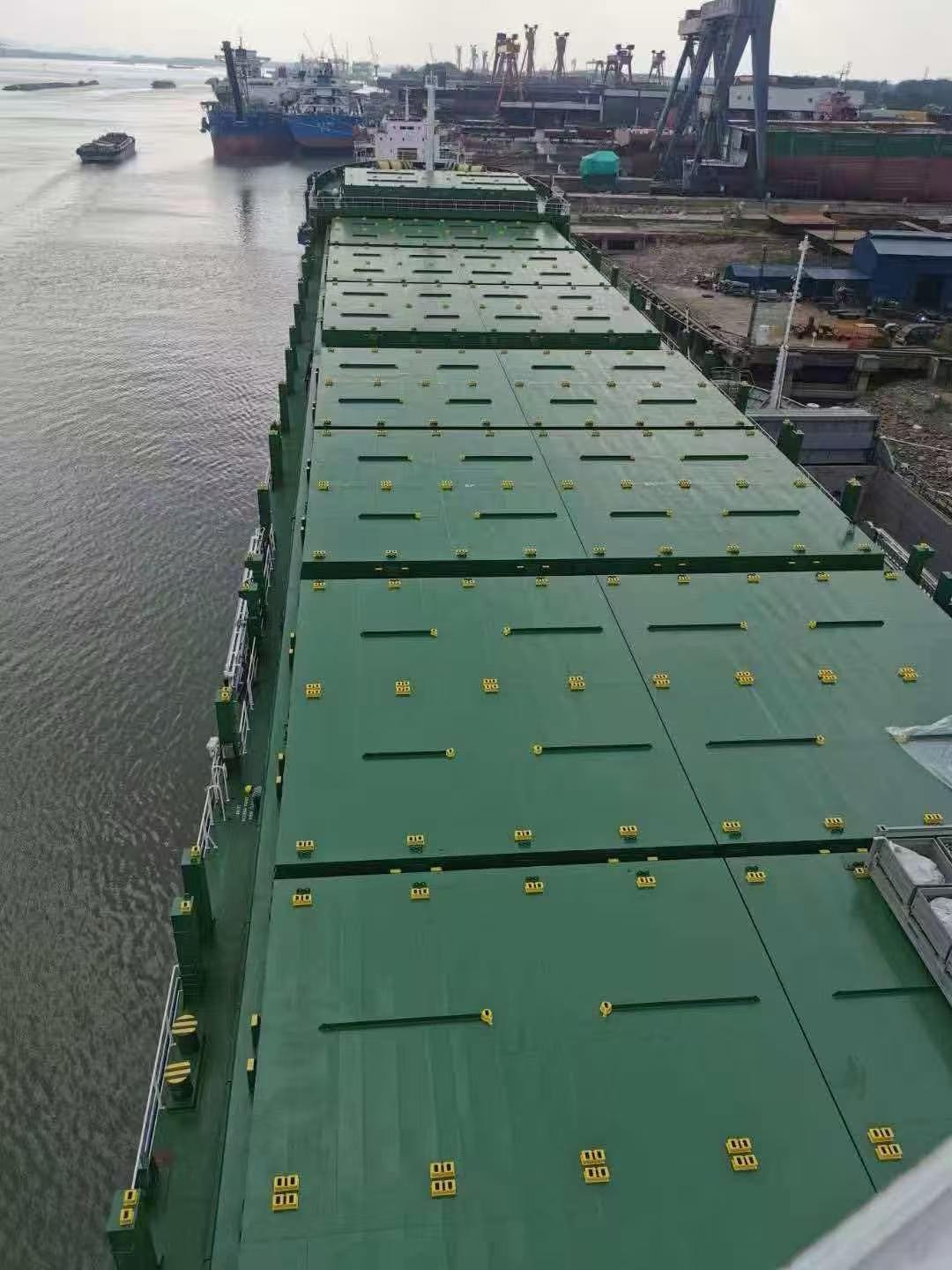 出售：23850DWT集装箱船  基础信息 • 装箱容量：1354TEU • 建造年份：2022年12月 • 建造地点：中国