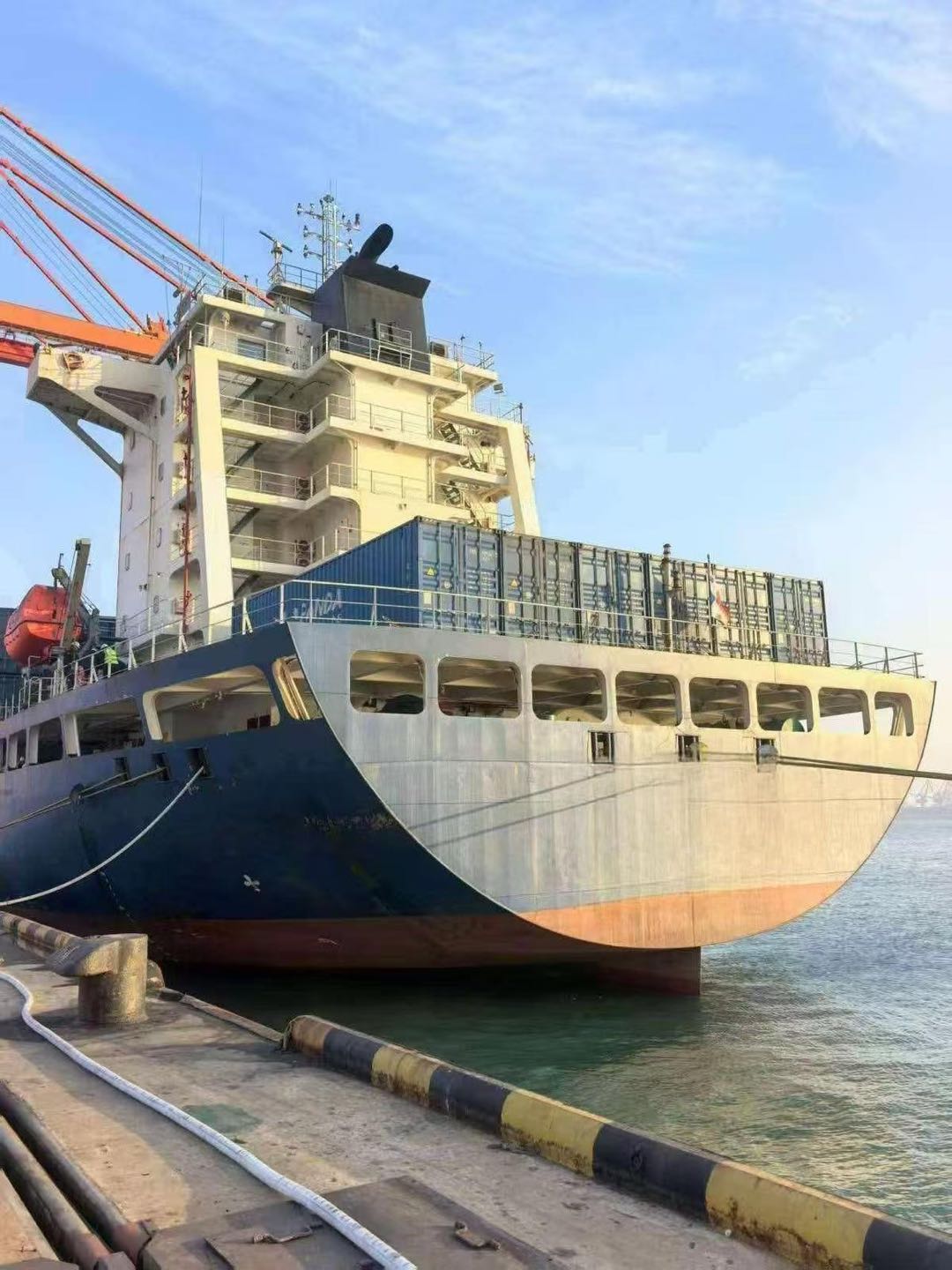 出售：23850DWT集装箱船  基础信息 • 装箱容量：1354TEU • 建造年份：2022年12月 • 建造地点：中国