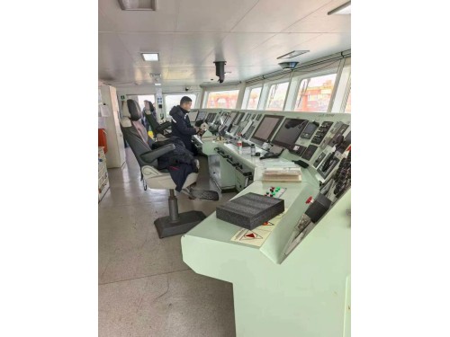 出售：23850DWT集装箱船  基础信息 • 装箱容量：1354TEU • 建造年份：2022年12月 • 建造地点：中国图4