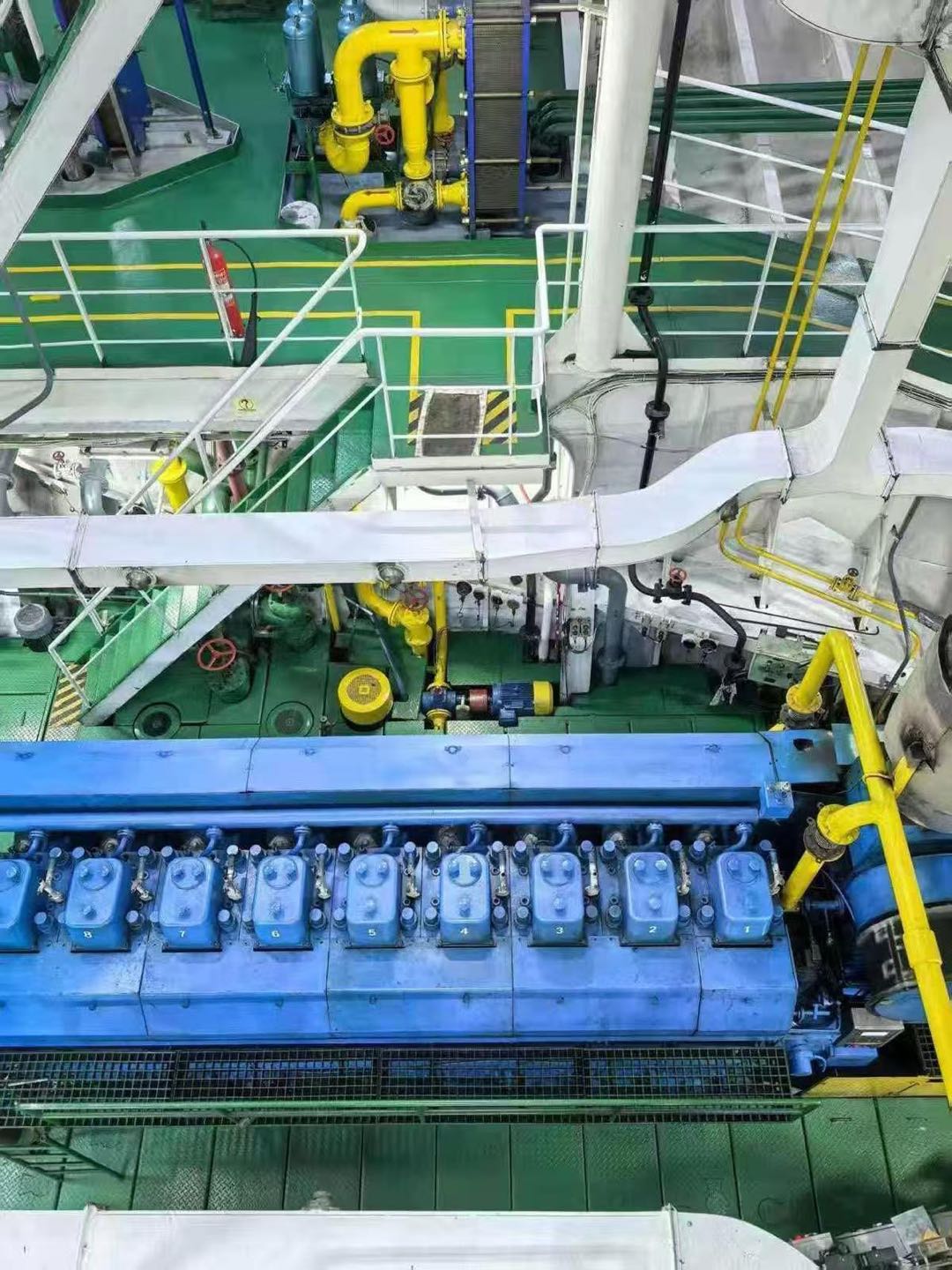 出售：23850DWT集装箱船  基础信息 • 装箱容量：1354TEU • 建造年份：2022年12月 • 建造地点：中国