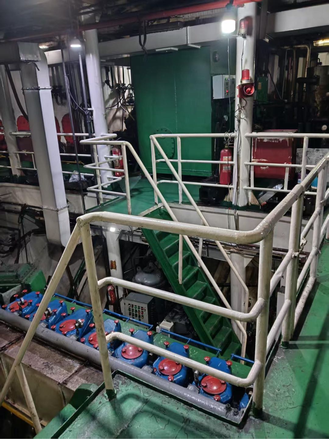 出售：5000DWT双壳多用途船  基础信息 • 集装箱箱位：246TEU • 建造年份：2009年｜中国建造